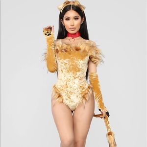 A scaredy lion Halloween costume fashion nova